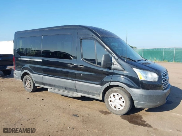 2018 Ford Transit Passenger Wagon XL with VIN 1FBAX2CM5JKA01567, listed as a IAAI auction lot 40198330 with 164,777 mi miles. Bid and sale history available at carsss.com. Image 1.