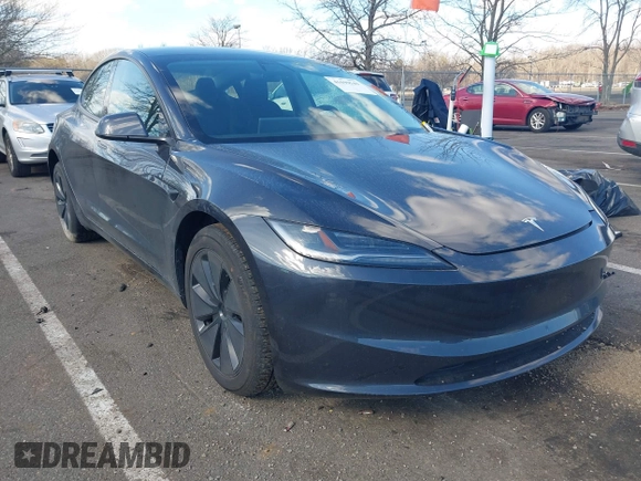 2025 Tesla Model 3 Long Range z VIN 5YJ3E1EBXSF913691, wystawiony jako IAAI lot #41699545 z przebiegiem 3 609 mil mil oraz . Historia ofert i sprzedaży dostępna na DreamBid. Obrazek 1.