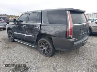 2016 Cadillac Escalade Platinum z VIN 1GYS4DKJ1GR363238, wystawiony jako IAAI lot #40974636 z przebiegiem 128 296 mil mil oraz . Historia ofert i sprzedaży dostępna na DreamBid. Obrazek 3.