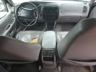 2000 Ford Explorer XLT z VIN 1FMDU83PXYZB03135, wystawiony jako Copart lot #45352705 z przebiegiem 228 604 mil mil oraz Szkoda całkowita • Salvage title. Historia ofert i sprzedaży dostępna na DreamBid. Obrazek 8.