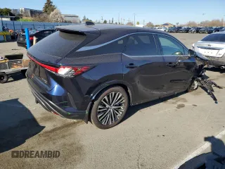 2024 Lexus RX with VIN 2T2BAMCA6RC070070, listed as a Copart auction lot 42631725 with 7,714 mi miles and Salvage Title. Bid and sale history available at carsss.com. Image 3.