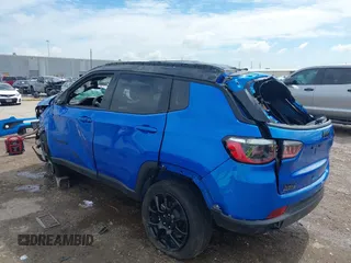 2023 Jeep Compass Latitude with VIN 3C4NJDBNXPT509707, listed as a IAAI auction lot 42368550 with 27,104 mi miles and . Bid and sale history available at DreamBid. Image 16.