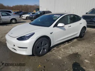 2021 Tesla Model 3 Standard Range Plus z VIN 5YJ3E1EA4MF099600, wystawiony jako Copart lot #49917095 z przebiegiem 44 719 mil mil oraz Szkody całkowita. Historia ofert i sprzedaży dostępna na DreamBid. Obrazek 1.