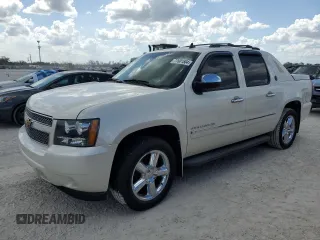 2013 Chevrolet Avalanche LTZ with VIN 3GNTKGE78DG305390, listed as a Copart auction lot 77601504 with 0 mi miles and Non Repairable. Bid and sale history available at carsss.com. Image 1.