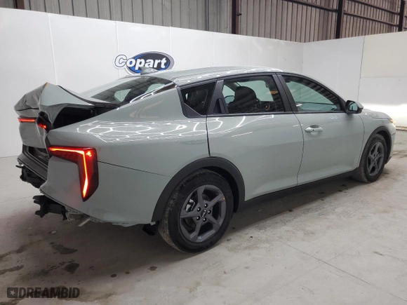 2025 Kia K4 LXS with VIN 3KPFT4DE6SE019841, listed as a Copart auction lot 86073614 with 2,541 mi miles and Salvage Title. Bid and sale history available at carsss.com. Image 3.