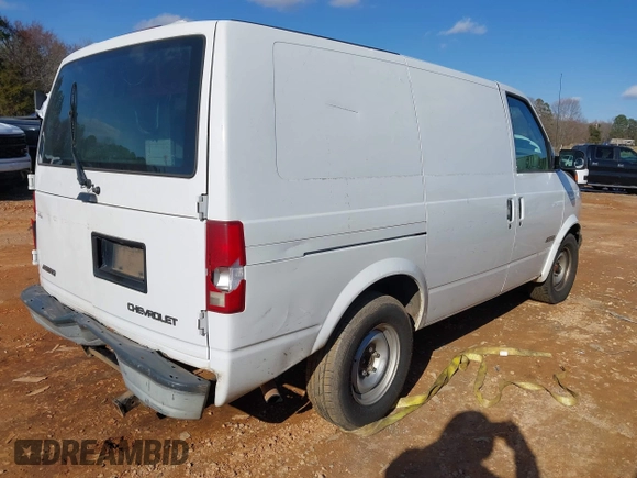 2000 Chevrolet Astro Cargo Van with VIN 1GCDM19W8YB190830, listed as a IAAI auction lot 41632529 with 278,111 mi miles. Bid and sale history available at carsss.com. Image 4.