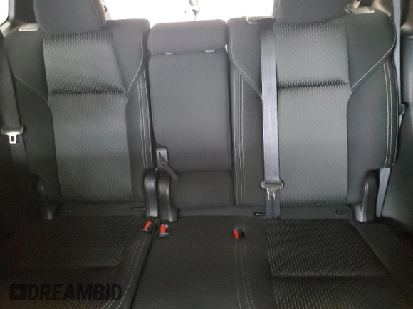 2024 Mitsubishi Outlander ES z VIN JA4J3UA84RZ074662, wystawiony jako Copart lot #55206415 z przebiegiem 17 170 mil mil oraz Czysty tytuł • Clean title. Historia ofert i sprzedaży dostępna na DreamBid. Obrazek 10.