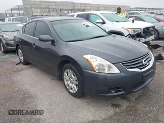 2012 Nissan Altima S z VIN 1N4AL2AP9CN567274, wystawiony jako IAAI lot #42403278 z przebiegiem 157 824 mil mil oraz . Historia ofert i sprzedaży dostępna na DreamBid. Obrazek 1.