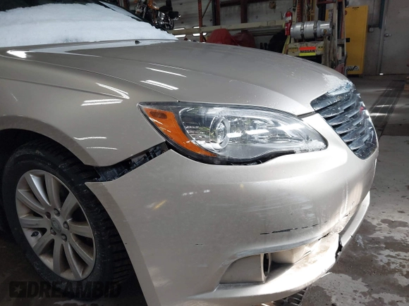 2014 Chrysler 200 Touring with VIN 1C3CCBBB8EN107990, listed as a IAAI auction lot 41878376 with 137,424 mi miles. Bid and sale history available at carsss.com. Image 6.