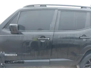 2015 Jeep Renegade Latitude with VIN ZACCJBBT8FPB88024, listed as a IAAI auction lot 41851478 with 119,773 mi miles and . Bid and sale history available at DreamBid. Image 14.