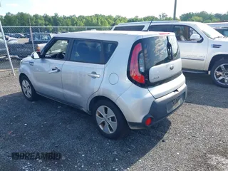 2016 Kia Soul z VIN KNDJN2A26G7857734, wystawiony jako IAAI lot #42269540 z przebiegiem 89 471 mil mil oraz . Historia ofert i sprzedaży dostępna na DreamBid. Obrazek 14.