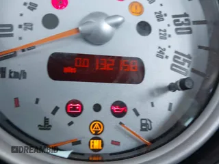 2004 MINI Hardtop S z VIN WMWRE33474TD80161, wystawiony jako IAAI lot #42585952 z przebiegiem 132 158 mil mil oraz . Historia ofert i sprzedaży dostępna na DreamBid. Obrazek 7.