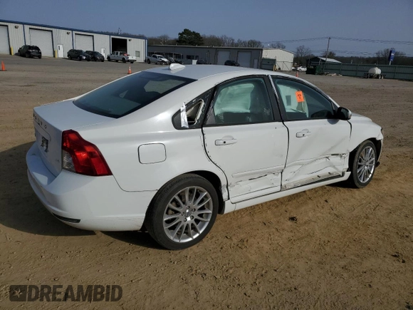 2010 Volvo S40 z VIN YV1382MS5A2501379, wystawiony jako Copart lot #47966145 z przebiegiem 159 967 mil mil oraz Szkoda całkowita • Salvage title. Historia ofert i sprzedaży dostępna na DreamBid. Obrazek 3.