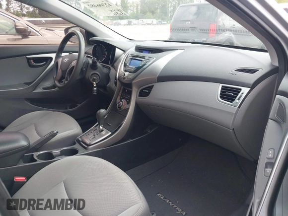 2013 Hyundai Elantra GLS z VIN 5NPDH4AE2DH172955, wystawiony jako IAAI lot #42306482 z przebiegiem 103 235 mil mil oraz . Historia ofert i sprzedaży dostępna na DreamBid. Obrazek 5.