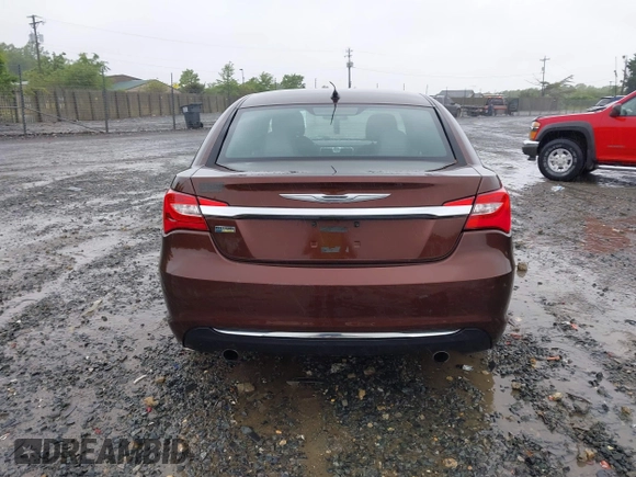 2013 Chrysler 200 Touring z VIN 1C3CCBBG1DN569415, wystawiony jako IAAI lot #42212670 z przebiegiem 125 959 mil mil oraz . Historia ofert i sprzedaży dostępna na DreamBid. Obrazek 16.