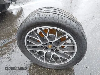 2018 Porsche Macan z VIN WP1AA2A59JLB13452, wystawiony jako IAAI lot #41990842 z przebiegiem Nie podano mil oraz . Historia ofert i sprzedaży dostępna na DreamBid. Obrazek 12.