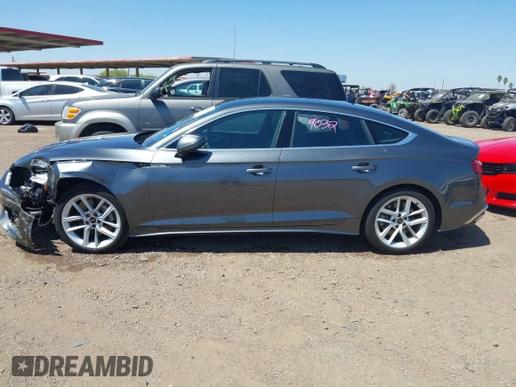2024 Audi A5 Sportback S line Premium Plus z VIN WAUFACF50RA024105, wystawiony jako IAAI lot #42014640 z przebiegiem 40 871 mil mil oraz . Historia ofert i sprzedaży dostępna na DreamBid. Obrazek 14.
