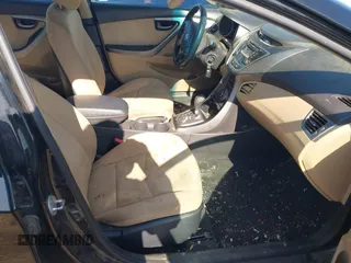 2013 Hyundai Elantra GLS z VIN KMHDH4AEXDU933572, wystawiony jako IAAI lot #42394567 z przebiegiem Nie podano mil oraz . Historia ofert i sprzedaży dostępna na DreamBid. Obrazek 5.