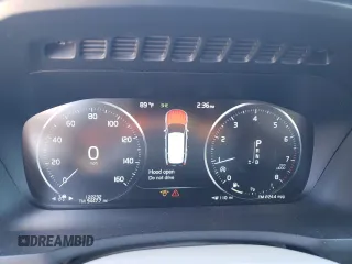 2017 Volvo XC90 Momentum with VIN YV4A22PK0H1171397, listed as a Copart auction lot 47424555 with 122,232 mi miles and Salvage Title. Bid and sale history available at DreamBid. Image 9.