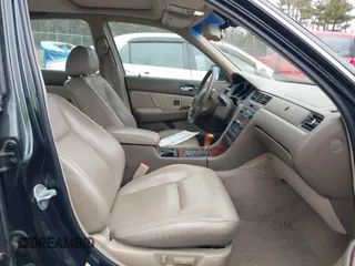 2002 Acura RL with VIN JH4KA96542C005442, listed as a IAAI auction lot 41951402 with 211,734 mi miles. Bid and sale history available at carsss.com. Image 5.