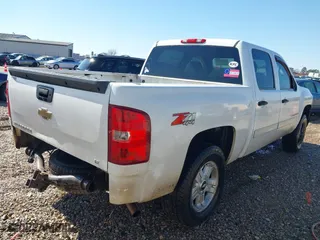 2007 Chevrolet Silverado 1500 LTZ with VIN 3GCEK13MX7G555225, listed as a IAAI auction lot 41771999 with 259,736 mi miles. Bid and sale history available at carsss.com. Image 4.