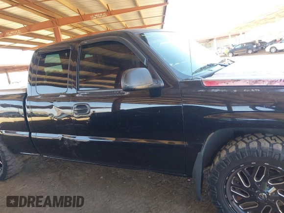 2003 Chevrolet Silverado 1500 LS z VIN 2GCEK19T331197130, wystawiony jako IAAI lot #42294159 z przebiegiem 286 259 mil mil oraz . Historia ofert i sprzedaży dostępna na DreamBid. Obrazek 13.