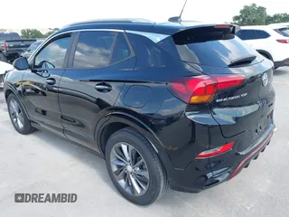 2020 Buick Encore GX Select z VIN KL4MMDS2XLB080034, wystawiony jako IAAI lot #42400884 z przebiegiem 67 632 mil mil oraz . Historia ofert i sprzedaży dostępna na DreamBid. Obrazek 3.