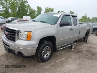 2009 GMC Sierra 2500HD SLE z VIN 1GTHK59K59E136509, wystawiony jako IAAI lot #42308626 z przebiegiem 127 256 mil mil oraz . Historia ofert i sprzedaży dostępna na DreamBid. Obrazek 18.