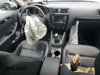 2017 Volkswagen Jetta SEL z VIN 3VWL17AJ6HM412147, wystawiony jako Copart lot #63333085 z przebiegiem Nie podano mil oraz Szkoda całkowita • Salvage title. Historia ofert i sprzedaży dostępna na DreamBid. Obrazek 8.