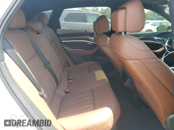 2024 Audi Q8 e-tron z VIN WA16AAGE9RB020144, wystawiony jako Copart lot #57145455 z przebiegiem 23 799 mil mil oraz Szkoda całkowita • Salvage title. Historia ofert i sprzedaży dostępna na DreamBid. Obrazek 11.