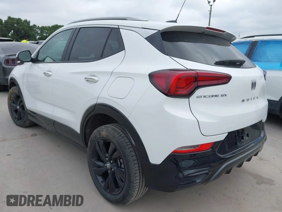 2024 Buick Encore GX Sport Touring z VIN KL4AMDSL9RB138008, wystawiony jako IAAI lot #42265467 z przebiegiem 28 000 mil mil oraz . Historia ofert i sprzedaży dostępna na DreamBid. Obrazek 3.