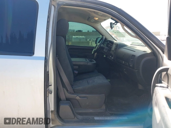 2012 Chevrolet Silverado 1500 LT with VIN 1GCRKSE73CZ195451, listed as a IAAI auction lot 41802960 with 277,651 mi miles and . Bid and sale history available at DreamBid. Image 5.