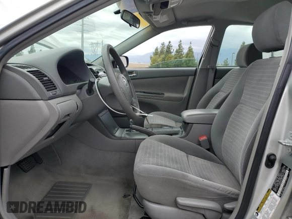 2005 Toyota Camry STD z VIN 4T1BE32K35U558818, wystawiony jako Copart lot #56023365 z przebiegiem 109 917 mil mil oraz Szkoda całkowita • Salvage title. Historia ofert i sprzedaży dostępna na DreamBid. Obrazek 7.