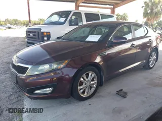 2013 Kia Optima EX z VIN 5XXGN4A71DG142137, wystawiony jako IAAI lot #42681081 z przebiegiem 115 892 mil mil oraz . Historia ofert i sprzedaży dostępna na DreamBid. Obrazek 2.