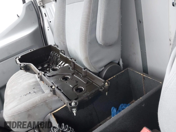 2017 Ford Transit z VIN 1FDYR2CM2HKB02558, wystawiony jako IAAI lot #42231233 z przebiegiem 273 278 mil mil oraz . Historia ofert i sprzedaży dostępna na DreamBid. Obrazek 12.