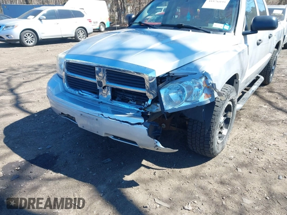 2006 Dodge Dakota SLT z VIN 1D7HW48N76S507358, wystawiony jako IAAI lot #41876899 z przebiegiem 131 880 mil mil oraz . Historia ofert i sprzedaży dostępna na DreamBid. Obrazek 6.