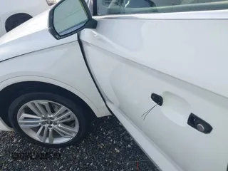 2018 Audi Q5 Premium Plus with VIN WA1BNAFY3J2006324, listed as a IAAI auction lot 41099767 with 52,332 mi miles. Bid and sale history available at carsss.com. Image 20.