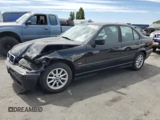 1998 BMW 3 Series z VIN WBACD3321WAV24693, wystawiony jako Copart lot #66515794 z przebiegiem 228 492 mil mil oraz Szkoda całkowita • Salvage title. Historia ofert i sprzedaży dostępna na DreamBid. Obrazek 1.