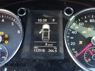 2013 Volkswagen CC VR6 Lux with VIN WVWHU7AN8DE509059, listed as a IAAI auction lot 41402695 with 123,518 mi miles. Bid and sale history available at carsss.com. Image 16.