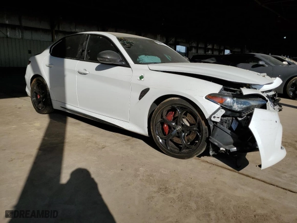 2018 Alfa Romeo Giulia Quadrifoglio with VIN ZARFAEAV5J7565437, listed as a Copart auction lot 75045164 with 0 mi miles and Salvage Title. Bid and sale history available at carsss.com. Image 4.