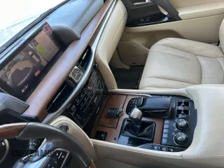 2017 Lexus LX 570 z VIN JTJHY7AX7H4243757, wystawiony jako Copart lot #66006545 z przebiegiem 94 422 mil mil oraz Czysty tytuł • Clean title. Historia ofert i sprzedaży dostępna na DreamBid. Obrazek 11.