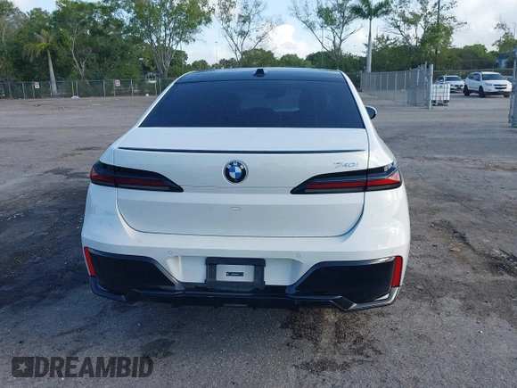 2024 BMW 7 Series 740i с VIN WBA23EH00RCP27147, выставлен на аукционе IAAI как лот 41932339 с пробегом 16 740 миль миль и . История ставок и продаж доступна на DreamBid. Изображение 16.