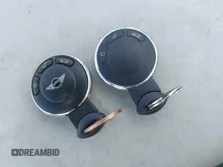 2012 MINI Hardtop с VIN WMWSU3C50CT255544, выставлен на аукционе IAAI как лот 42533243 с пробегом 102 422 миль миль и . История ставок и продаж доступна на DreamBid. Изображение 11.