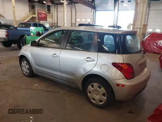2005 Scion xA z VIN JTKKT604450093627, wystawiony jako IAAI lot #41677065 z przebiegiem 144 397 mil mil oraz . Historia ofert i sprzedaży dostępna na DreamBid. Obrazek 3.
