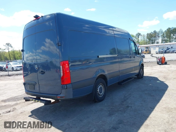 2019 Mercedes-Benz Sprinter Cargo z VIN WD4PF1CD4KT006098, wystawiony jako IAAI lot #42039521 z przebiegiem 80 537 mil mil oraz . Historia ofert i sprzedaży dostępna na DreamBid. Obrazek 4.