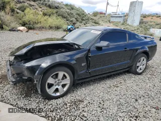 2006 Ford Mustang GT Deluxe z VIN 1ZVFT82H765214771, wystawiony jako Copart lot #56602605 z przebiegiem 125 315 mil mil oraz Szkoda całkowita • Salvage title. Historia ofert i sprzedaży dostępna na DreamBid. Obrazek 1.