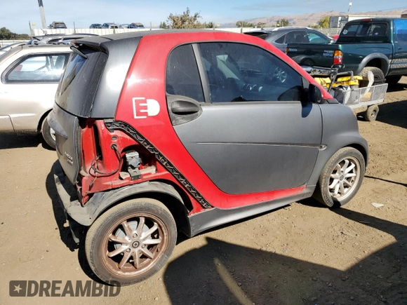 2014 Smart fortwo Passion z VIN WMEEJ9AA6EK792201, wystawiony jako Copart lot #74756574 z przebiegiem 17 282 mil mil oraz Szkody całkowita. Historia ofert i sprzedaży dostępna na DreamBid. Obrazek 3.