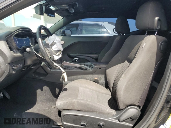 2019 Dodge Challenger SXT z VIN 2C3CDZAG3KH727458, wystawiony jako Copart lot #55354915 z przebiegiem 93 970 mil mil oraz Nie do naprawy • Non repairable. Historia ofert i sprzedaży dostępna na DreamBid. Obrazek 7.