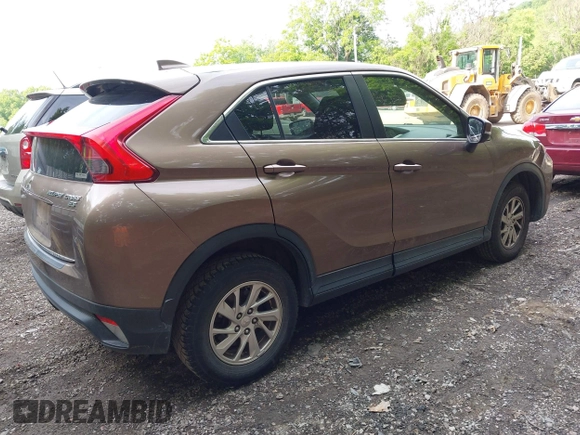 2018 Mitsubishi Eclipse Cross ES z VIN JA4AT3AA9JZ039973, wystawiony jako IAAI lot #42350915 z przebiegiem 136 369 mil mil oraz . Historia ofert i sprzedaży dostępna na DreamBid. Obrazek 4.