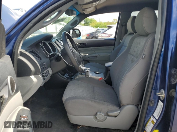 2015 Toyota Tacoma z VIN 3TMLU4EN7FM167507, wystawiony jako Copart lot #55957635 z przebiegiem 91 374 mil mil oraz Szkoda całkowita • Salvage title. Historia ofert i sprzedaży dostępna na DreamBid. Obrazek 7.